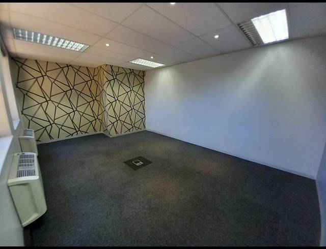297M² OFFICE TO LET IN BRYANSTON